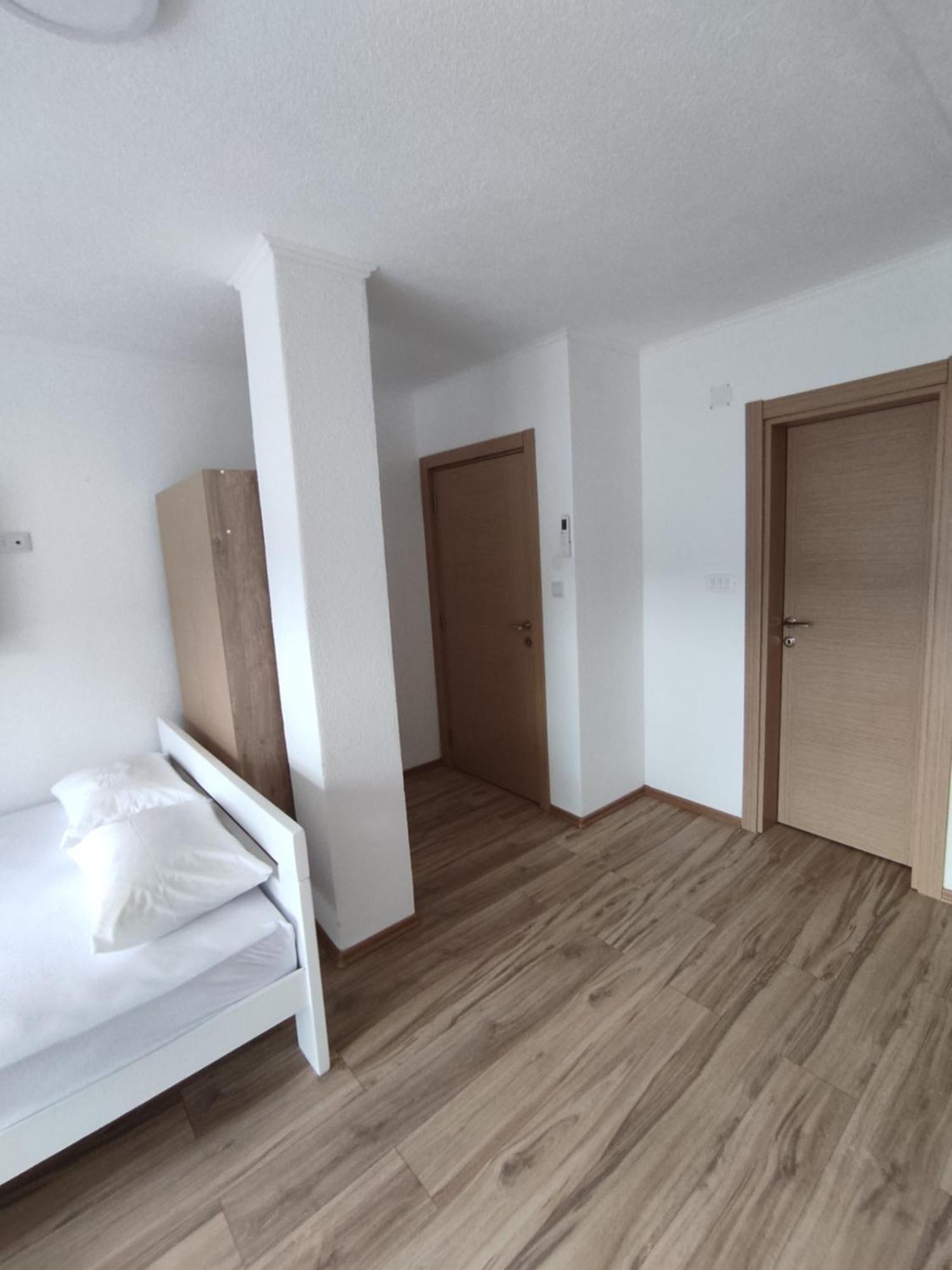 מוסטר View Of The City - Studio Apartment מראה חיצוני תמונה